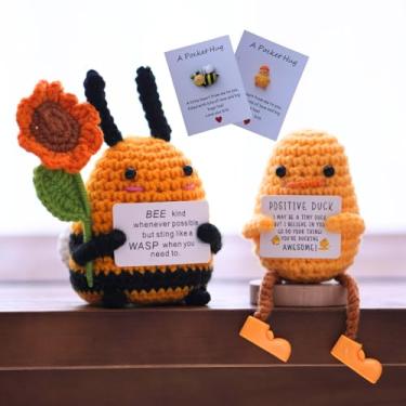 Imagem de Conjunto de presente de crochê emocional feito à mão com pato e abelha – Inspirador tricotado engraçado suporte picles batata amigos com cartões de abraço de bolso – presentes fofos de torcida para