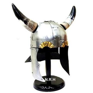 Imagem de Nautical Replica Hub Capacete viking com chifres, armadura de rei medieval, capacete de fantasia de Halloween, suporte de madeira, acabamento prateado