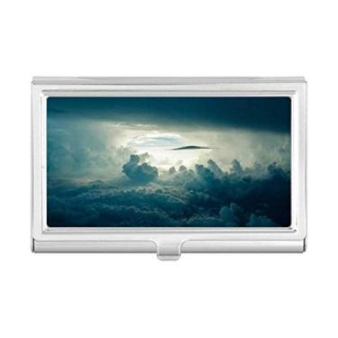 Imagem de Carteira de bolso com porta-cartões e nuvens brancas, céu, cinza