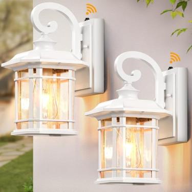 Imagem de VIANIS Luminárias externas brancas, pacote com 2 luzes de varanda ao ar livre, luzes de parede externas do crepúsculo ao amanhecer, iluminação externa antiferrugem para casa, varanda, jardim, porta