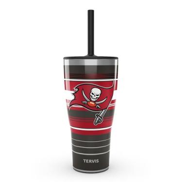 Imagem de Tervis Traveler NFL Tampa Bay Buccaneers - Hype Stripes Made in USA Copo de viagem com isolamento de parede dupla mantém bebidas frias e quentes, 850 g com tampa de palha, aço inoxidável