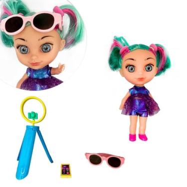 Imagem de Boneca Blogueira com Acessórios, 18cm, Inclui Tripé, Celular, Máquina Fotográfica, Óculos e Suporte, Material Polietileno e Vinil