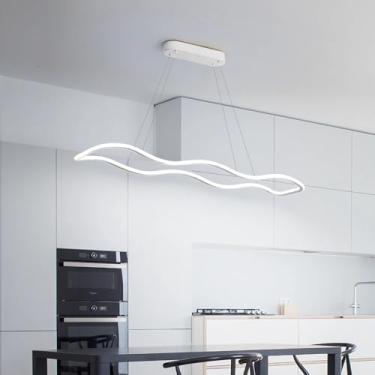 Imagem de Luminária pendente LED linear para ilha de cozinha, sala de jantar, com intensidade regulável e controle remoto, ideal para mesa de jantar, cozinha, escritório, bar e loja. Altura ajustável.