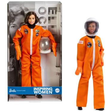 Imagem de Barbie Signature Inspiring Women Ellen Ochoa - Boneca Colecionável Astronauta com Acessórios Autênticos 2025