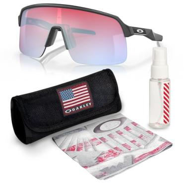 Imagem de OAKLEY Óculos de sol SUTRO Lite OO9463 em formato retangular com kit oficial de óculos, Armação de carbono fosco | Lente Prizm Snow Sapphire
