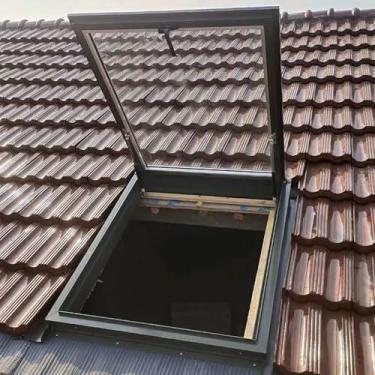 Imagem de Skylight Window, Skylight Windows For House Roof, Egress Roof Window, Double-layer Hollow Tempered Glass, Quality Aluminum Alloy Material For Basement/Shed House(LxW 60x75cm/23.6x29.5in)