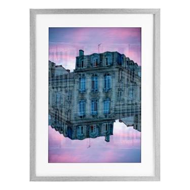 Imagem de Stupell Industries Impressão emoldurada cinza surreal Symmetry Building Fachada sob vidro por Robin Vandenabeele, 23 x 17