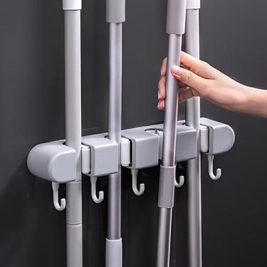Imagem de Suporte multifuncional para vassoura de esfregão – suporte de parede sem perfuração com adesivo forte e clipes elásticos de silicone e ganchos para banheiro/cozinha