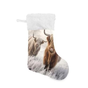 Imagem de ATTX Meias de Natal de vaca Highland, suportes de presente brancos de pelúcia para decorações de festas de fim de ano (48 cm, pacote com 2) #534