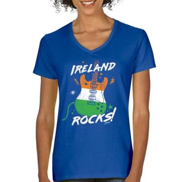 Imagem de Camiseta feminina Ireland Rocks Guitar Flag St Patrick's Day Gola V Shamrock Groove Vibe Pub Celtic Rock and Roll Clove, Azul, G