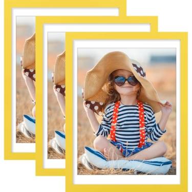 Imagem de Vittanly Conjunto de 3 porta-retratos de 30 x 40 cm, exiba imagens 28 x 35 cm com tapete ou 30 x 40 cm sem tapete para montagem na parede, molduras para decoração de casa, madeira projetada, amarelo