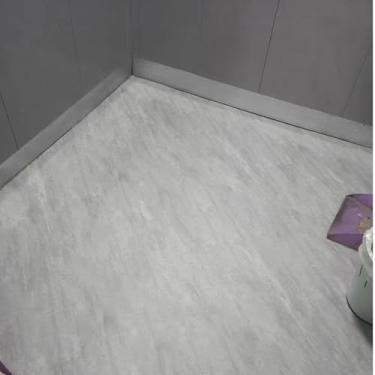 Imagem de Adesivo Para Piso Vinilico Autocolante 5mx61cm Varios Modelos, Proprio Para Chão De Quarto, Cozinha, Sala, Banheiro, Sala De Estar, Piso Em Rolo (P7 - Cimento Queimado)