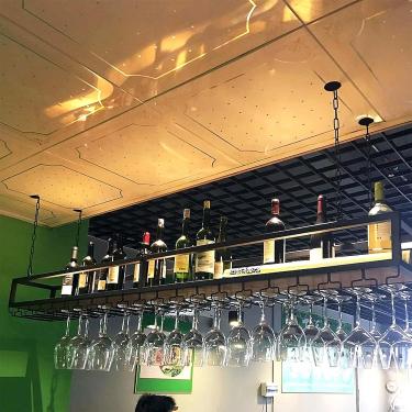 Imagem de Rack de vinho com suporte de vidro, barra suspensa ajustável, teto de rack de vidro de vinho, suporte de garrafa industrial de ferro metálico Prateleiras de armazenamento de prateleira de vi