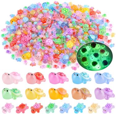 Imagem de 160 peças mini tartaruga colorida de resina que brilha no escuro, figuras fofas de tartaruga super minúsculas para esconder, acessórios pequenos kit de animais em miniatura para topo de bolo, jardim