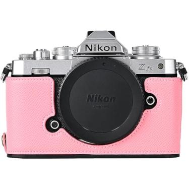 Imagem de Capa Z fc, capa BMAOLLONGB feita à mão de couro de fibra de carbono PU para meia câmera versão com abertura inferior para Nikon Z fc com alça de mão (rosa)