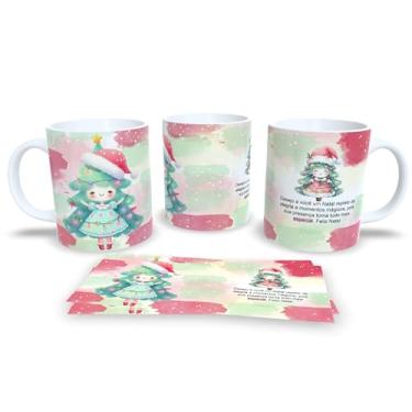 Imagem de Caneca de Natal Mágica com Árvore de Natal Decorada, Porcelana Branca, Design Aquarela em Verde e Rosa, Mensagem Festiva em Português (15794)