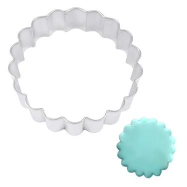 Imagem de Cortador de biscoito redondo canelado R&M de 8,89 cm em aço estanhado durável, econômico