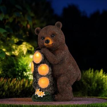 Imagem de Quterhero Estátua solar de urso marrom com anéis de árvore de LED, tronco de árvore de escalada de urso de resina para decoração de jardim, presente de vida selvagem para mulheres e amantes da