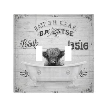 Imagem de Nadoabtm Placas decorativas engraçadas de vaca Highland na banheira, placa de parede para 2 interruptores duplos de interruptor de luz, placa elétrica para decoração de quarto e banheiro