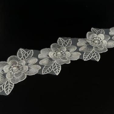 Imagem de 1 jarda flores com acabamento de renda flores com contas brancas de pérola bordada, tecido de acabamento de borda de renda, apliques florais, fita de renda para decoração de roupas de vestido de