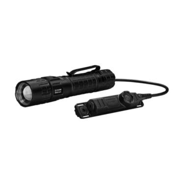 Imagem de Coast TX300R Lanterna tática de LED recarregável de longo alcance de 3000 lúmens com feixes de estroboscópio, spot e inundação - display digital POWERiQ, estrutura de alumínio durável - lanterna e