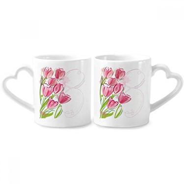Imagem de Conjunto de canecas de porcelana para casal com ilustração de tulipa pintada à mão com alça de coração