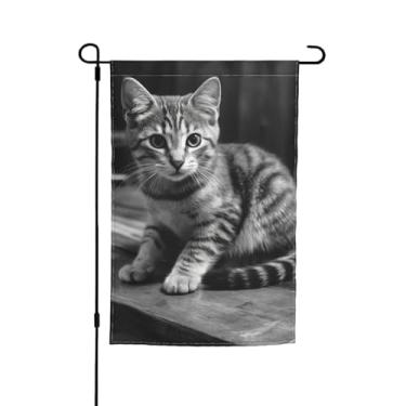 Imagem de Bandeira de jardim, 30 x 45 cm, dupla face, resistente ao clima, bandeiras verticais para gato externo em mesa de madeira, bandeira de boas-vindas primavera sazonal para decoração de gramado e pátio