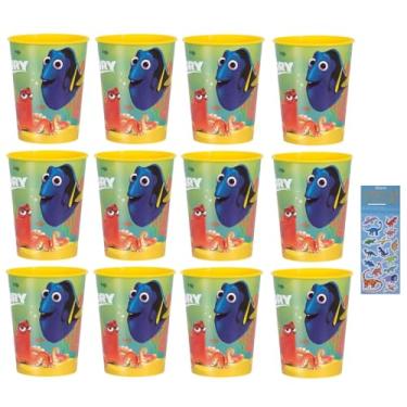 Imagem de O pacote de suprimentos para festa de aniversário Procurando Dory Nemo inclui copos de plástico reutilizáveis, 12 unidades e 4 folhas de adesivos