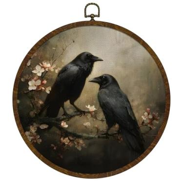 Imagem de KLYTINK Decoração de parede redonda de corvo gótico emoldurado 25 x 25 cm, arte de parede em tela vintage de corvo escuro, decoração de parede estética para decoração de porta de quarto e sala de