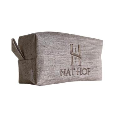 Imagem de Necessaire Exclusiva Bordada NAT HOF | Compacta e Elegante | Ideal para Dermocosméticos e Cuidados Pessoais | Material Resistente | Fecho Zíper com Pompom | 20x10x10cm