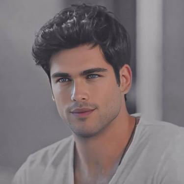 Imagem de MIMAN Perucas masculinas curtas pretas para homens, parte lateral em camadas, sintética natural, peruca de reposição de cabelo curto, realista, fantasia de Halloween, peruca cosplay com touca de