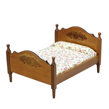 Imagem de Móveis de casa de bonecas em miniatura, cama de casal clássica de madeira