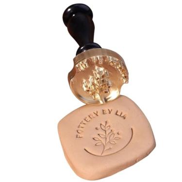 Imagem de Carimbo de cerâmica de latão personalizado para argila e cerâmica molde de carta e logotipo com assinatura de cabo de madeira (3,8 cm)