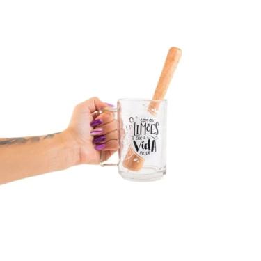 Imagem de Kit Caipirinha "Limões da Vida" - Caneco de Cerâmica com Socador de Madeira Premium - Conjunto para Drinks e Coquetéis