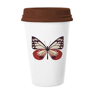Imagem de Espécime de borboleta em caneca rosa pálida e vermelha café bebendo vidro cerâmica copo tampa