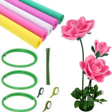 Imagem de Fuyoooo Kit DIY de 111 peças de flores gigantes, inclui folhas de espuma EVA de 33 cm x 99 cm, tubo flexível de PVC de 4,5 m, hastes de arame floral, fita floral para artesanato, festa de aniversário