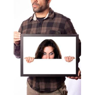 Imagem de Quadro Mulher Espiando Mictório Decoração Banheiro - Fanarte