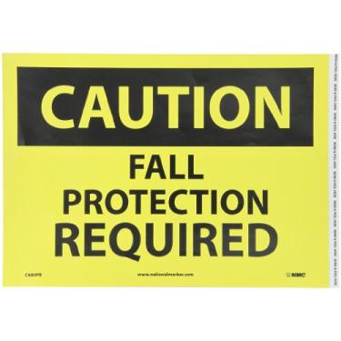 Imagem de NMC C680PB CUIDADO - PROTEÇÃO DE QUEDA NECESSÁRIA - Placa de advertência de vinil PS de 35,5 x 25,4 cm com texto amarelo/preto na base preta/amarela