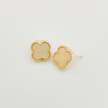 Imagem de Brinco Trevo Rente A Orelha Madreperola Banhado A Ouro 18k