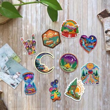 Imagem de 10 adesivos de aventura de acampamento, decalques de vinil hippie retrô com van de acampamento, fogueira, montanhas, floresta, pôr do sol e citações motivacionais para garrafa de água, laptop, carro