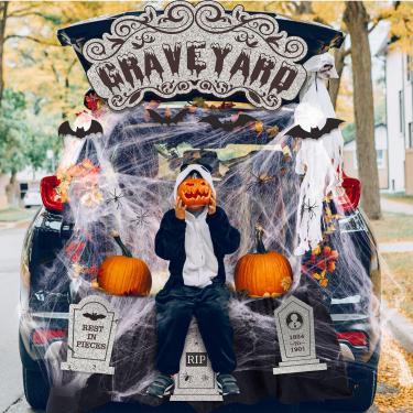 Imagem de Kolldenn Kit de decoração de carro para baú ou petisco de Dia das Bruxas, kit de carro, recortes de morcego, cemitério, cartolina, franja, saia de mesa, teias de aranha para festa de Halloween,