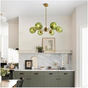 Imagem de Lustre pendente moderno com 6 lâmpadas, globo transparente e detalhes dourados, estilo nórdico, ideal para decoração de restaurantes. Lustre Sputnik em latão escovado, estilo meados do sécul