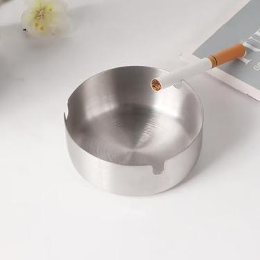 Imagem de Cinzeiro de cigarro de aço inoxidável premium, bandeja de cinzeiro de design redondo para casa, escritório e pátio, suporte de cinzas de mesa inquebrável para restaurantes, 1 peça prata