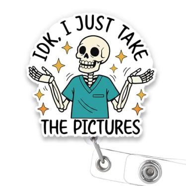 Imagem de SODAVA Carretel de crachá Radiology Tech – Funny I Just Take The Pictures Porta-identidade retrátil com citação de esqueleto, acessório de crachá de nome de trabalho para tecnologia de raios-X e