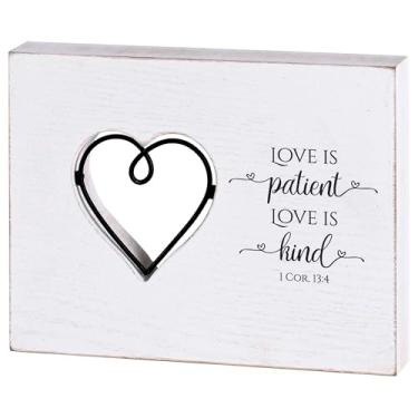 Imagem de Dicksons Placa inspiradora para pendurar na parede ou placa de mesa para sala de estar 14 x 18 cm MDF e recorte de coração de metal Love is Kind Patient