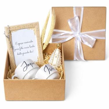 Imagem de Kit Convite para Padrinhos de Batismo com Nossa Senhora – Caixa em MDF Cru 20x20x10 cm – 2 Xícaras Personalizadas, Porta-Retrato A6 e Terço – Presente Religioso