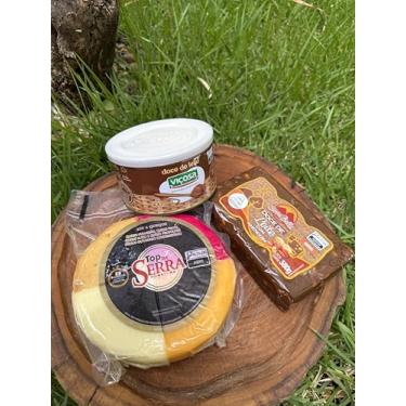 Imagem de Kit Café Completo – 4 Queijos Artesanais, Doce de Leite Viçosa e Pingo de Leite com Amendoim – Tradição e Sabor para seu Café da Manhã ou Presente