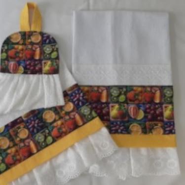 Imagem de Pano de Prato de Cozinha Gourmet em Tecido Alvejado e Seca Mão em Tecido Atoalhado com Barrado Artesanal Kit 2 peças com Estampas Variadas