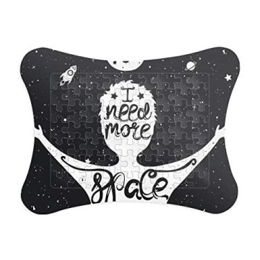 Imagem de Moldura de quebra-cabeça com citação em preto e branco More Space
