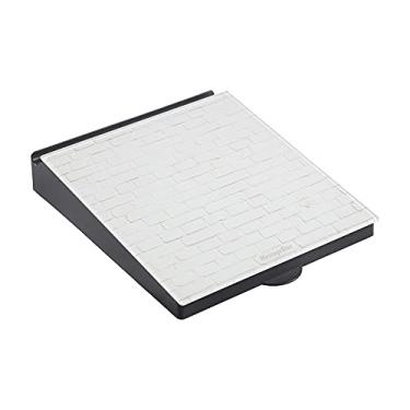 Imagem de MessageStor Placa de vidro magnético, 25,4 cm x 31,7 cm, superfície apagável a seco, suporte de mesa para quadro branco com armazenamento de acessórios e organizador de carregador de telefone embutido – Design de tijolo branco